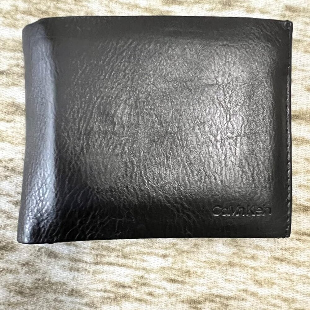 Men's RFID Leather Minimalist Bifold Wallet with Multiple Card Slots and ID